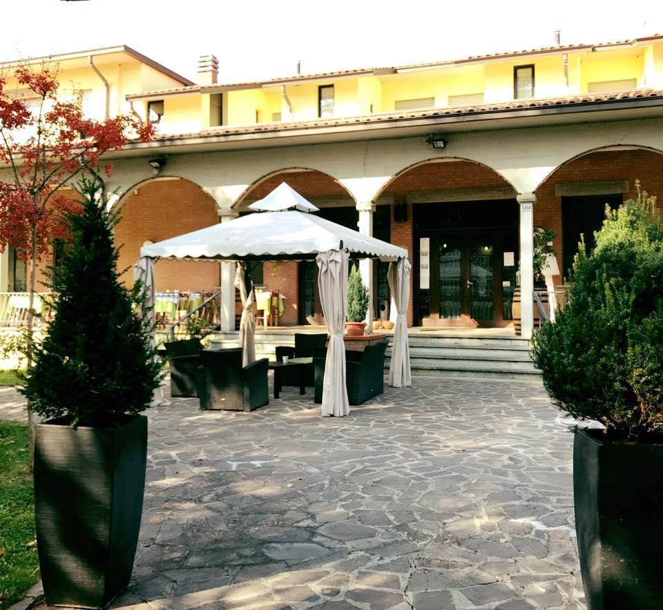 Hotel Ristorante Gallo D'Oro Vignola  Extérieur photo